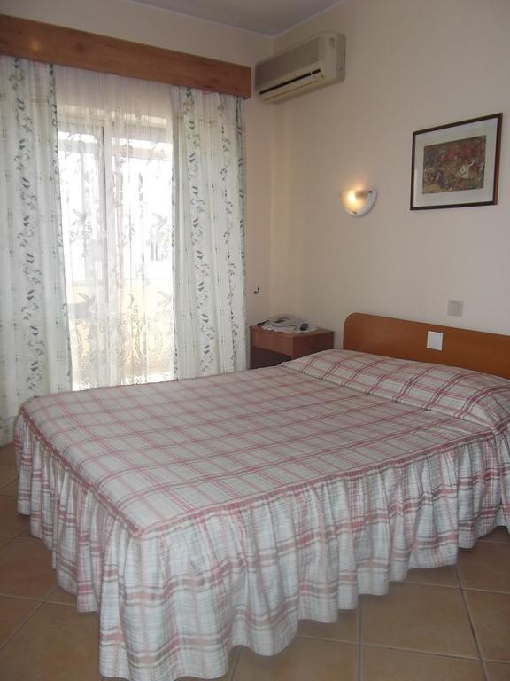 Residencial Nosso Paraiso Bed & Breakfast กัวเตย์รา ห้อง รูปภาพ