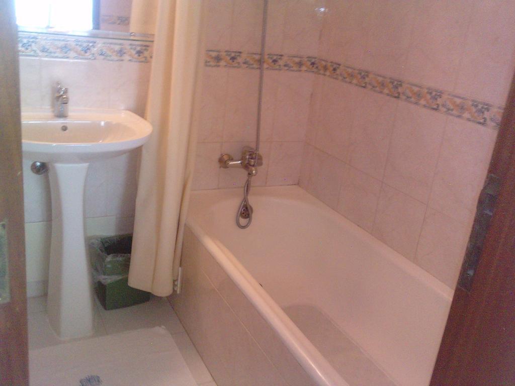 Residencial Nosso Paraiso Bed & Breakfast กัวเตย์รา ห้อง รูปภาพ