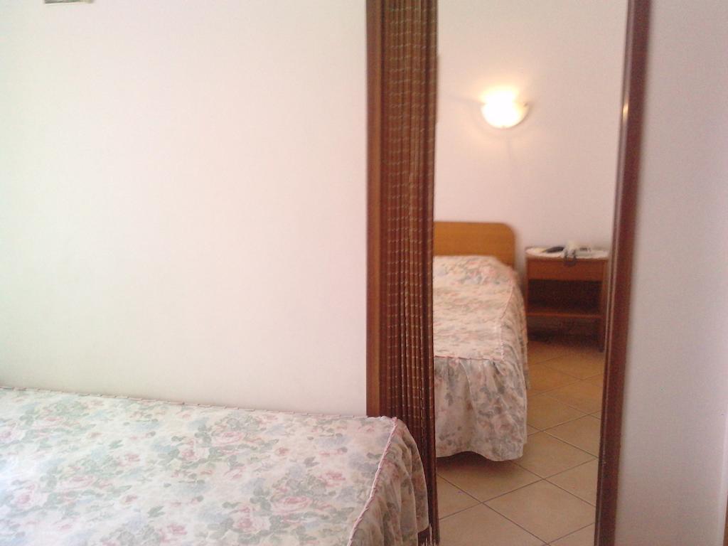 Residencial Nosso Paraiso Bed & Breakfast กัวเตย์รา ห้อง รูปภาพ