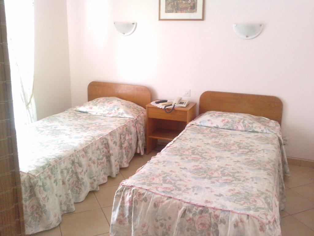 Residencial Nosso Paraiso Bed & Breakfast กัวเตย์รา ห้อง รูปภาพ