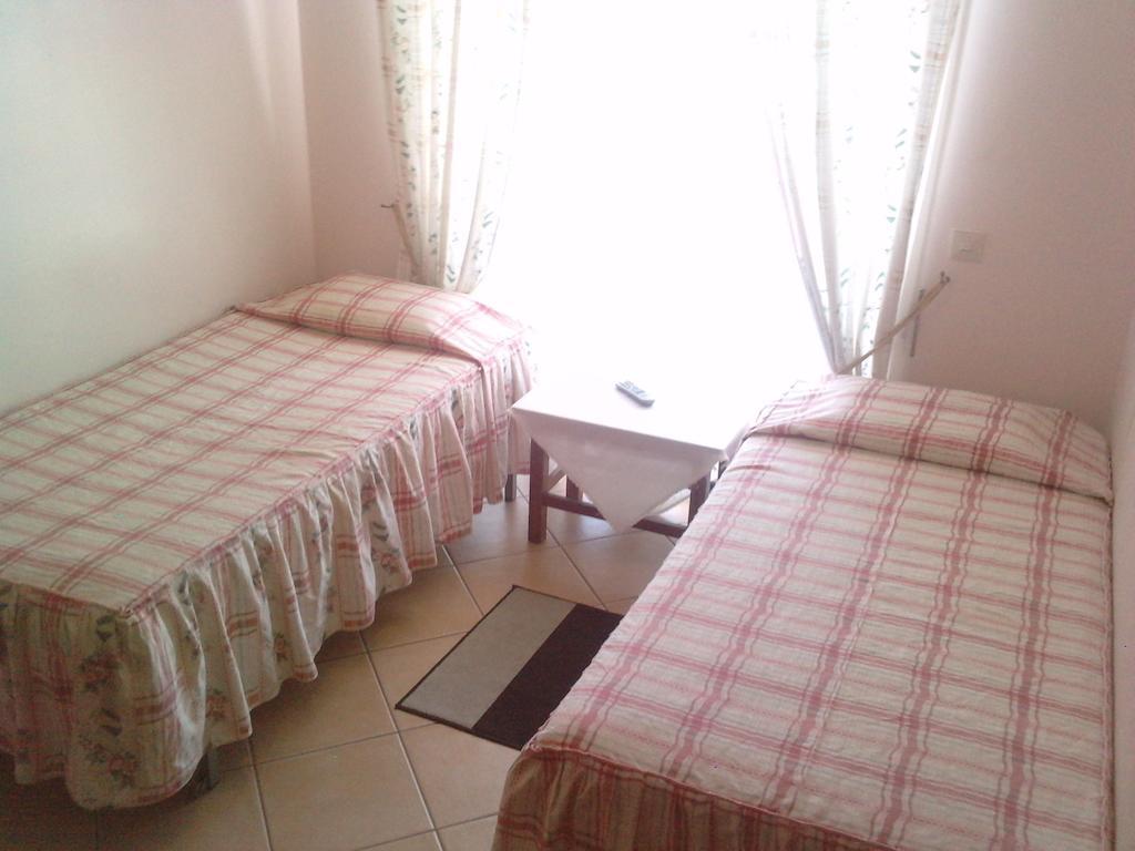 Residencial Nosso Paraiso Bed & Breakfast กัวเตย์รา ห้อง รูปภาพ