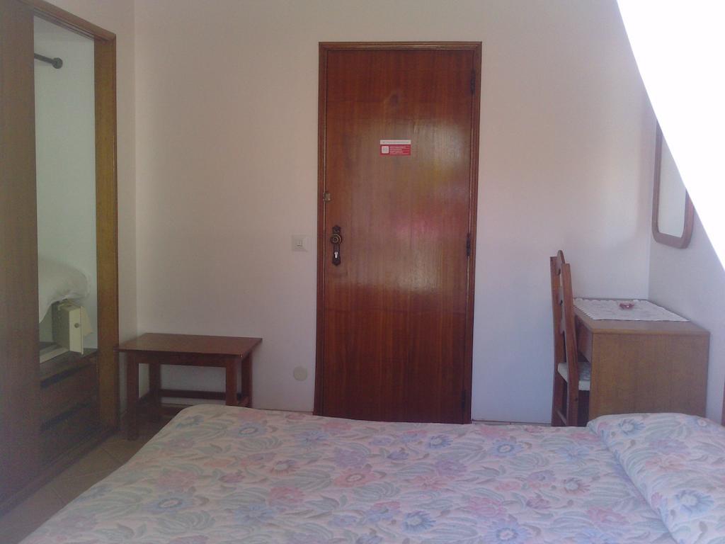 Residencial Nosso Paraiso Bed & Breakfast กัวเตย์รา ห้อง รูปภาพ