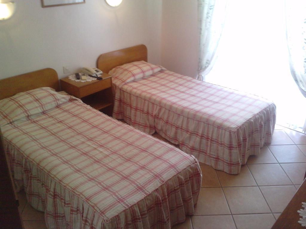 Residencial Nosso Paraiso Bed & Breakfast กัวเตย์รา ห้อง รูปภาพ