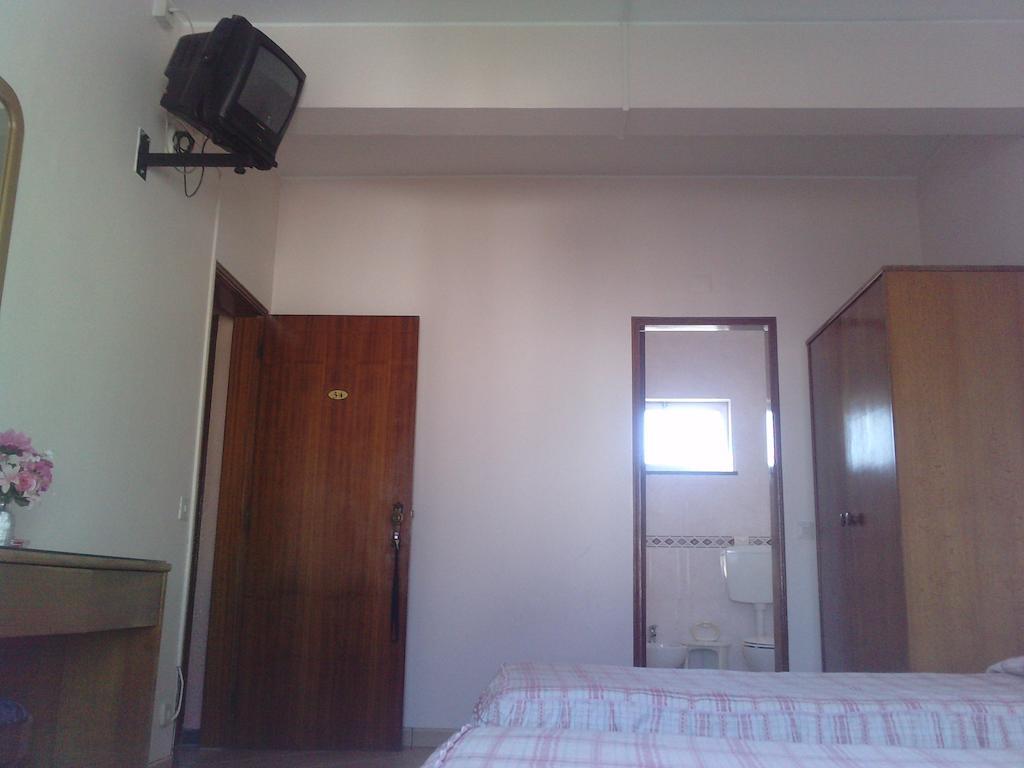 Residencial Nosso Paraiso Bed & Breakfast กัวเตย์รา ห้อง รูปภาพ